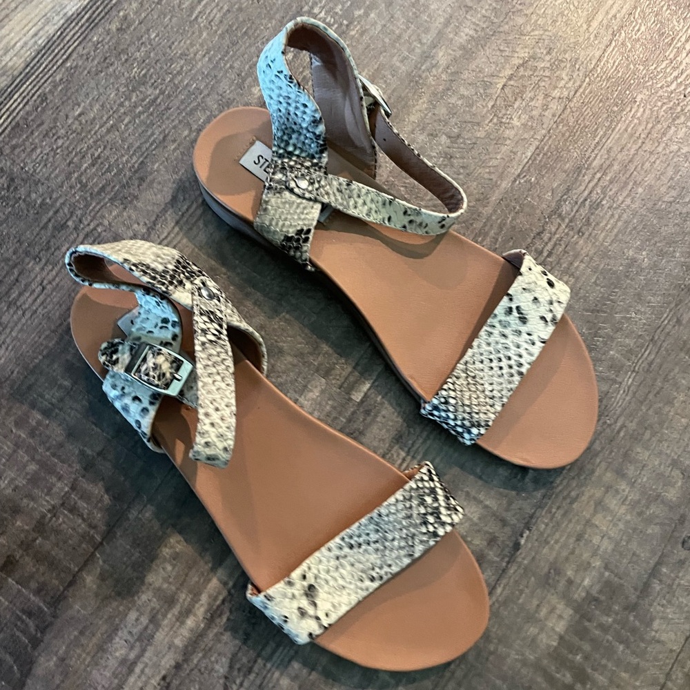 Steve Madden Gray Tan Sandals with Snakeskin Pattern